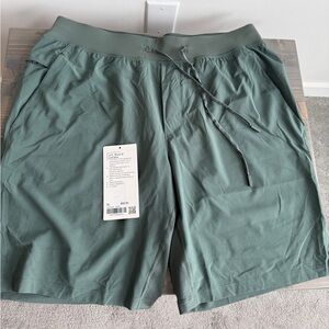 Men’s Lulu Lemon 9” linerless shorts
XL